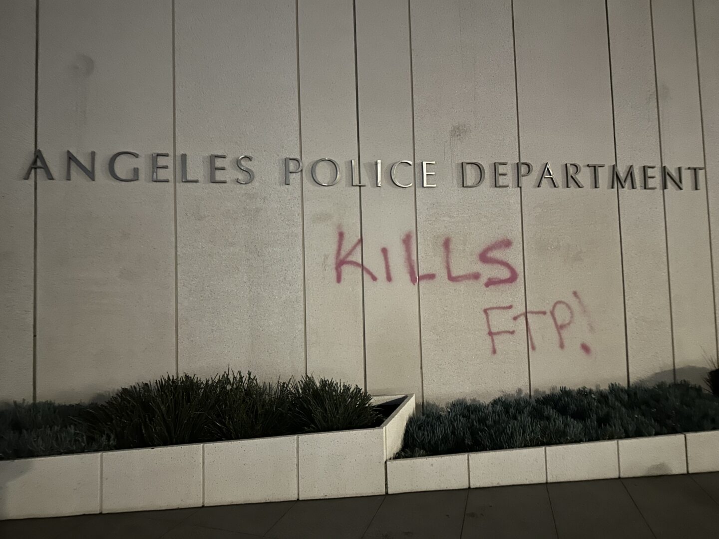 Graffiti on the wall of the LAPDHQ adding the word "KILLS" below the Los Angeles Police Department sign and "FTP!"